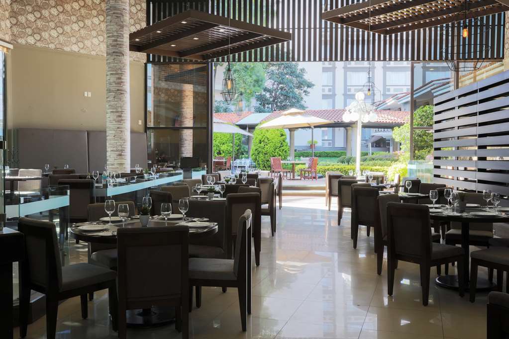 Krystal Urban Guadalajara Hotel Restaurante foto